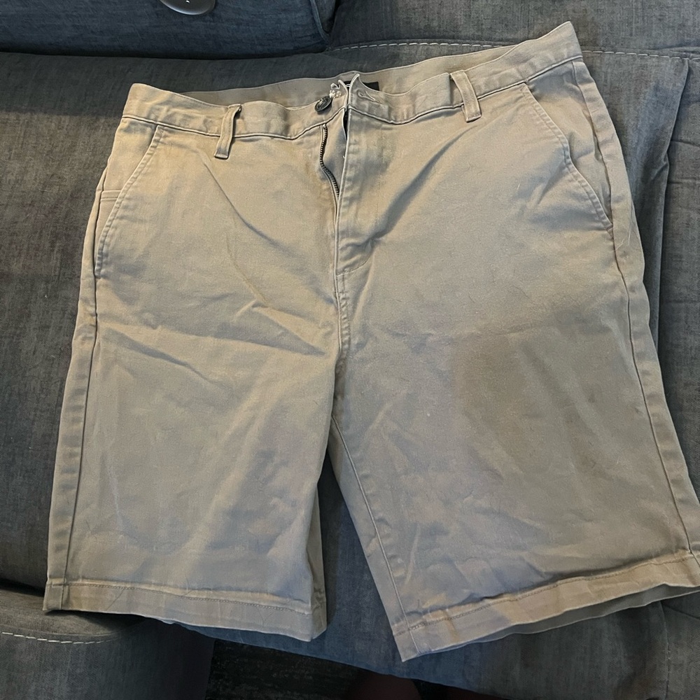 RCVA Size 36 Week-End Fit Khaki Shorts